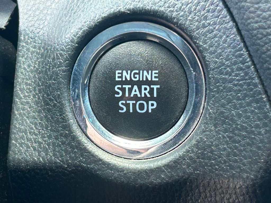 Used 2021 Toyota RAV4 XLE AWD/4WD image 17