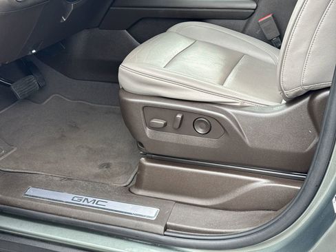 Used 2023 GMC Yukon XL SLT image 17