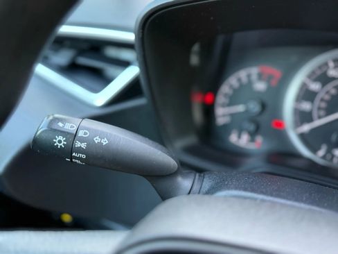 Used 2021 Toyota Corolla LE image 39