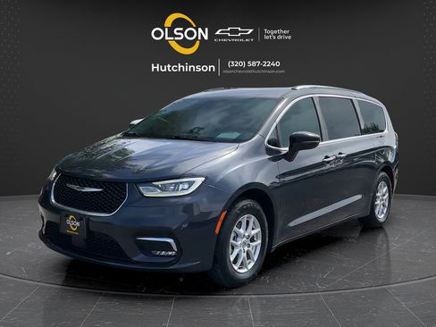 Used 2021 Chrysler Pacifica Touring-L FWD image 1