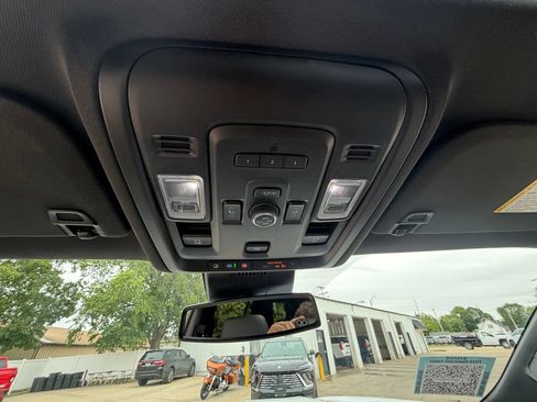 Used 2024 Chevrolet Tahoe LT w/ LT Signature Plus Package AWD/4WD image 23