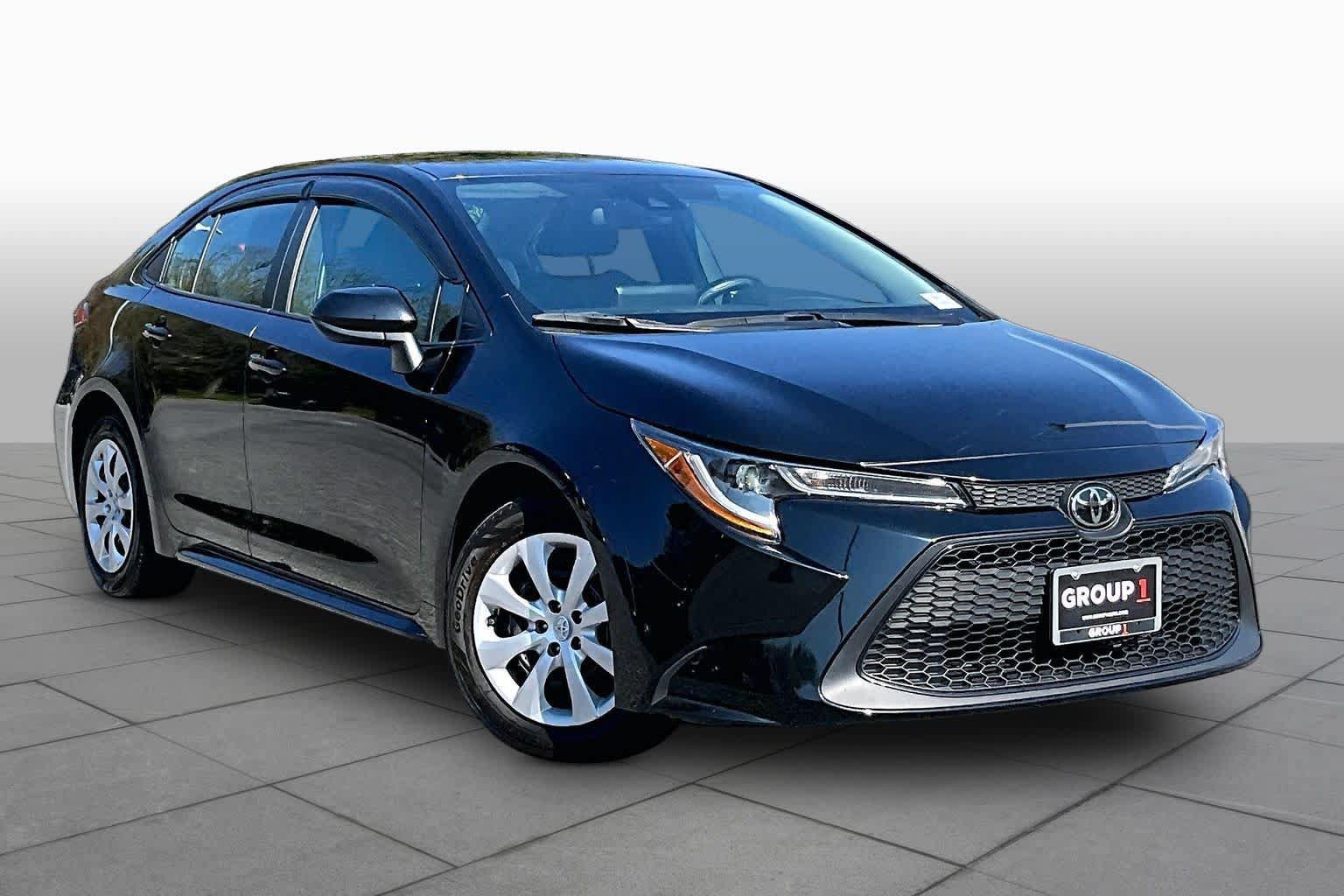 Used 2022 Toyota Corolla LE w/ Carpet Mat Package (TMS) FWD image 3
