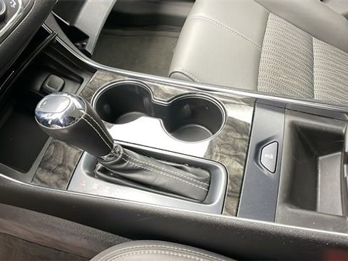 Used 2015 Chevrolet Impala LT image 24