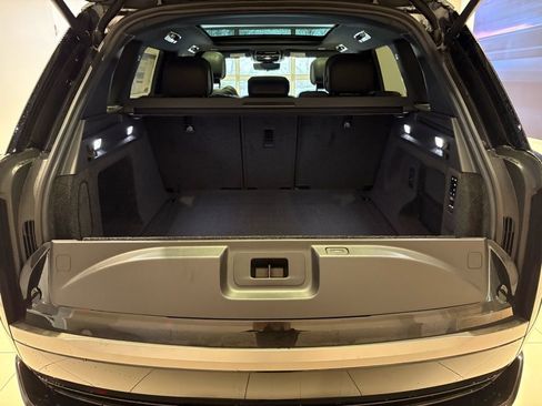 New 2026 Land Rover Range Rover SE image 16