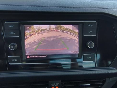 Used 2024 Volkswagen Jetta SE FWD image 17