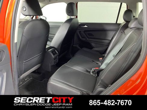 Used 2018 Volkswagen Tiguan SE w/ Panoramic Sunroof Package FWD image 28