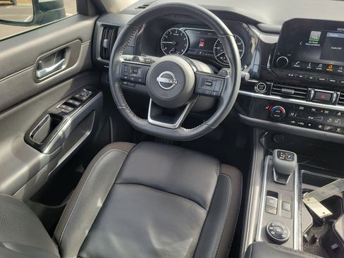 Used 2023 Nissan Pathfinder SL image 13