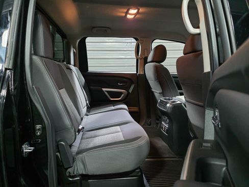 Used 2023 Nissan Titan SV w/ SV Convenience Package image 18