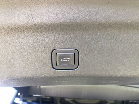 Used 2022 Chevrolet Tahoe Z71 w/ Z71 Off-Road Package image 10