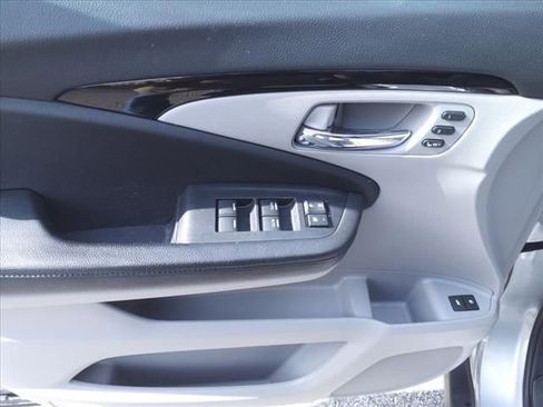 Used 2016 Honda Pilot Touring image 3