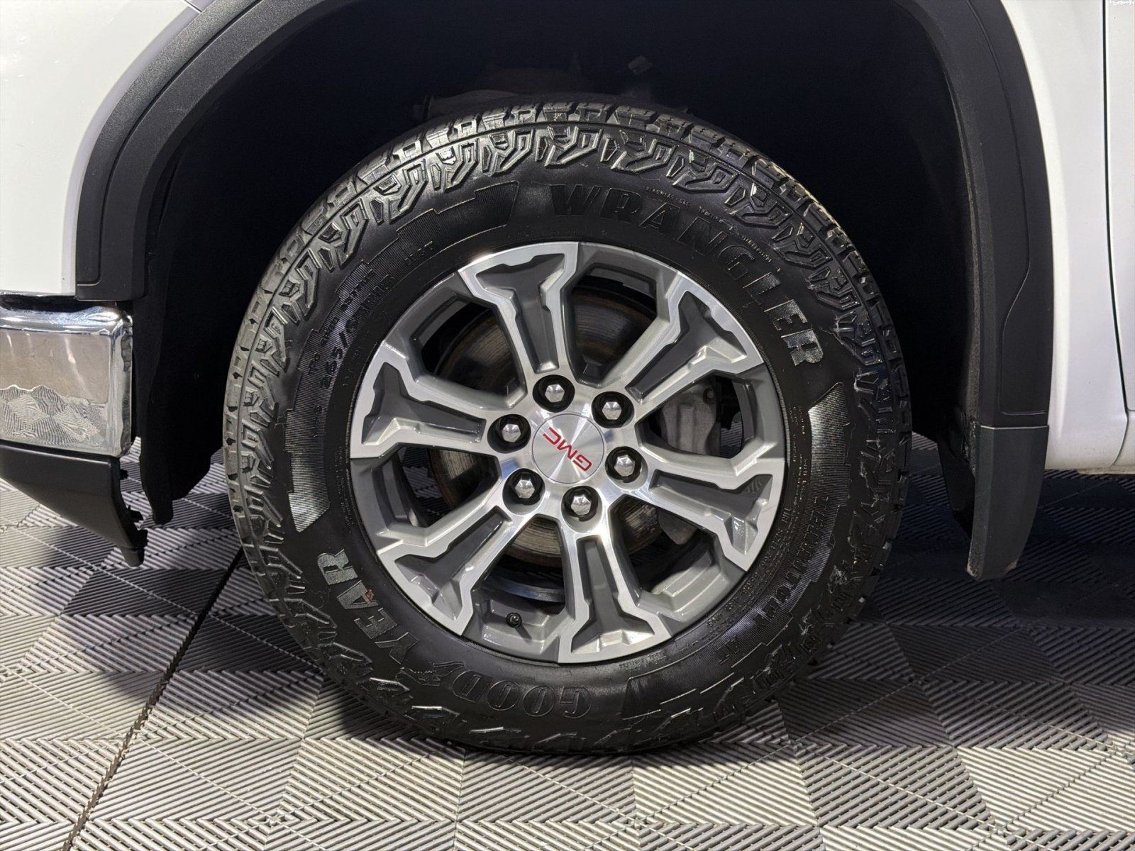 Used 2023 GMC Sierra 1500 SLE AWD/4WD image 16