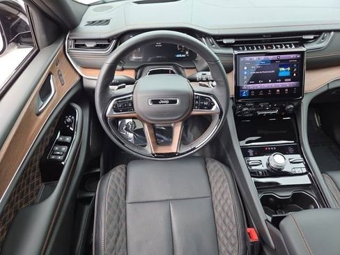 Used 2025 Jeep Grand Cherokee L Summit w/ Advanced Protech Group IV AWD/4WD image 4