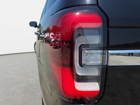 Used 2024 Ford Expedition Limited AWD/4WD image 33