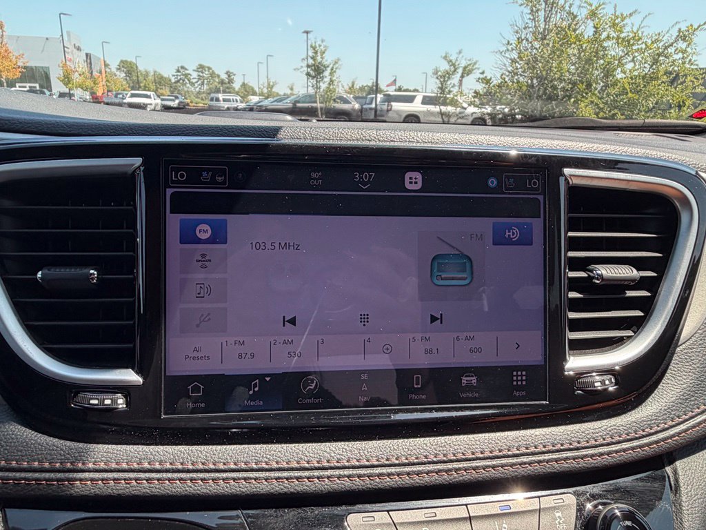 Used 2024 Chrysler Pacifica Pinnacle FWD image 29