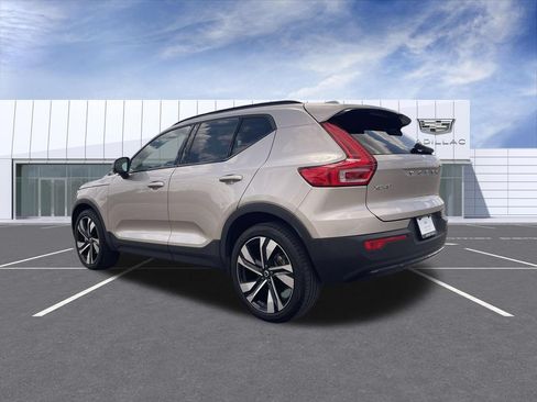 Used 2023 Volvo XC40 B5 Plus w/ Driver Assist Package AWD/4WD image 6