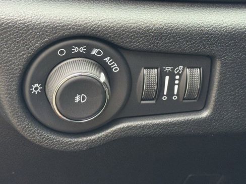 New 2026 Chrysler Pacifica Select image 13