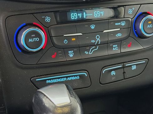 Used 2017 Ford Escape SE w/ Equipment Group 201A image 21