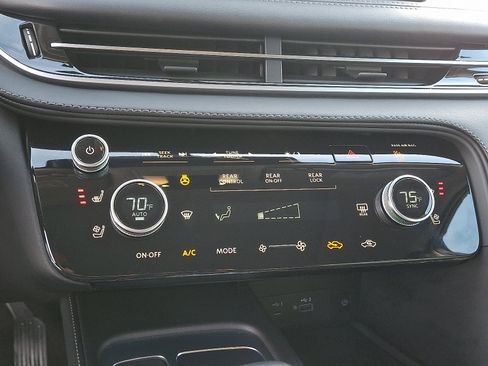 Certified 2025 INFINITI QX60 Luxe image 17