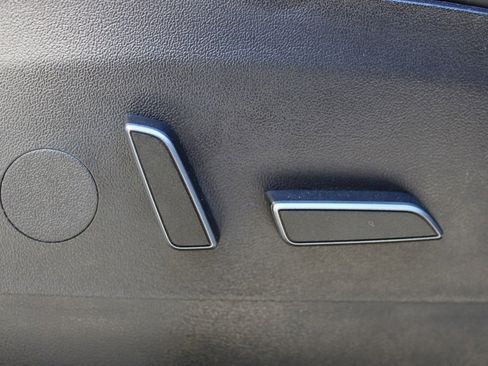 Used 2022 Tesla Model Y Long Range image 21