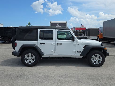 Used 2021 Jeep Wrangler Unlimited Sport AWD/4WD image 8