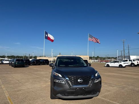Certified 2023 Nissan Rogue SV FWD image 5