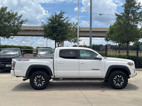 Used 2020 Toyota Tacoma TRD Off-Road w/ Technology Package AWD/4WD image 5