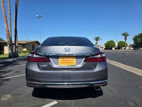 Used 2017 Honda Accord LX image 7