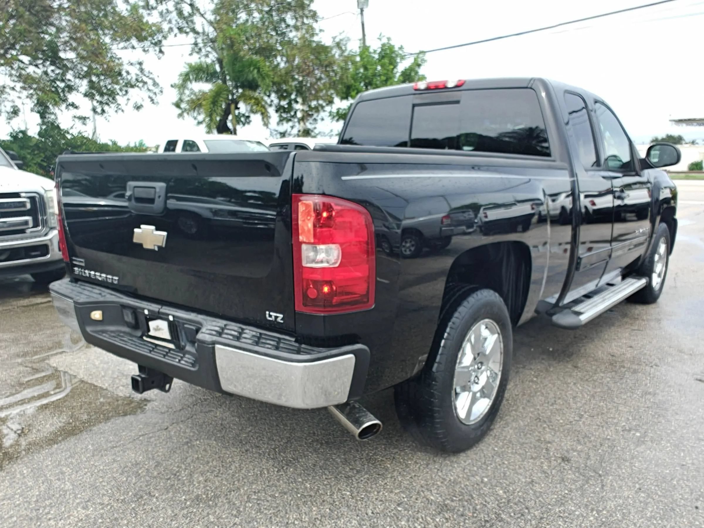 Used 2010 Chevrolet Silverado 1500 LTZ w/ LTZ Plus Package RWD image 8