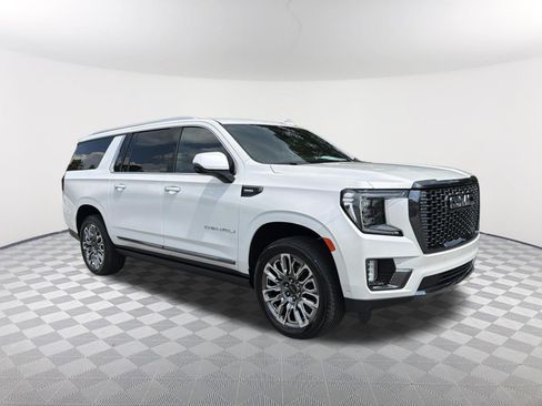 Used 2024 GMC Yukon XL Denali Ultimate AWD/4WD image 8