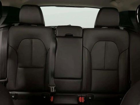 Used 2025 Volvo XC40 B5 Plus image 69