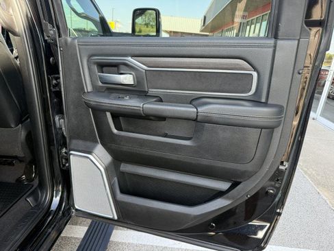 Used 2025 RAM 2500 Laramie AWD/4WD image 27