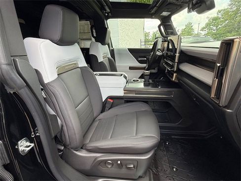 New 2025 GMC Hummer EV 2X w/ LPO, Dark Essentials Package image 19