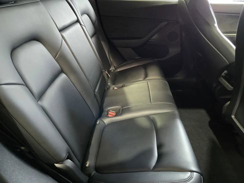 Used 2021 Tesla Model Y 2WD image 9