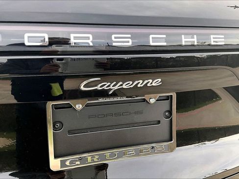 Used 2023 Porsche Cayenne Platinum Edition image 42