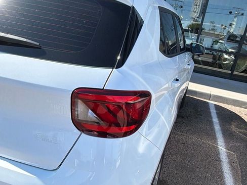 Used 2022 Hyundai Venue SE w/ Cargo Package FWD image 7