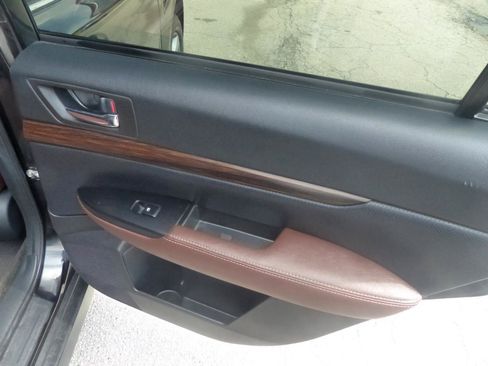 Used 2013 Subaru Outback 2.5i Limited w/ Special Appearance Pkg AWD/4WD image 14