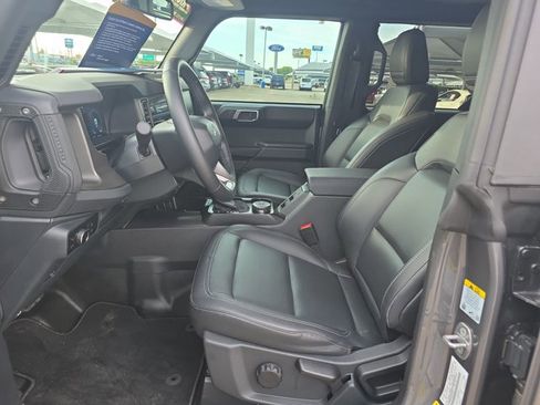 Used 2025 Ford Bronco Badlands image 10