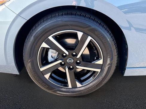 Used 2024 Nissan Sentra SV FWD image 28