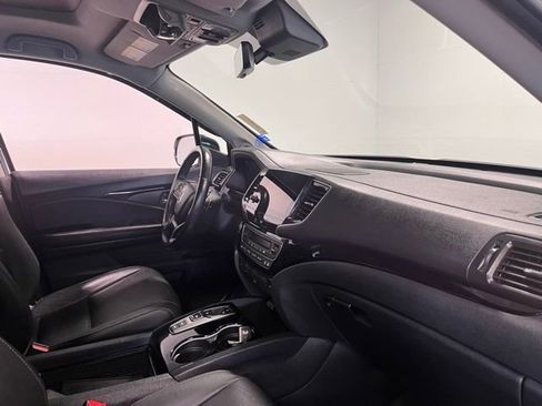 Used 2020 Honda Pilot Touring image 11
