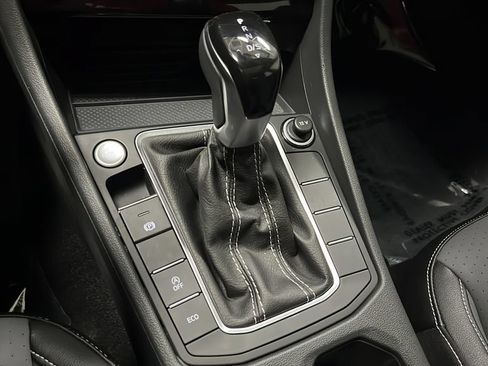 Used 2025 Volkswagen Jetta SE w/ Sunroof Package FWD image 19