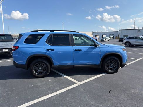 Used 2024 Honda Pilot TrailSport image 7