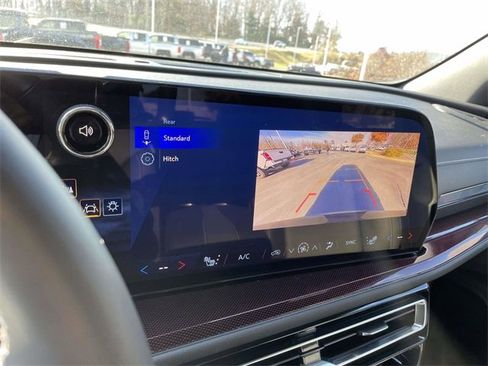 Used 2025 Chevrolet Traverse Z71 image 30