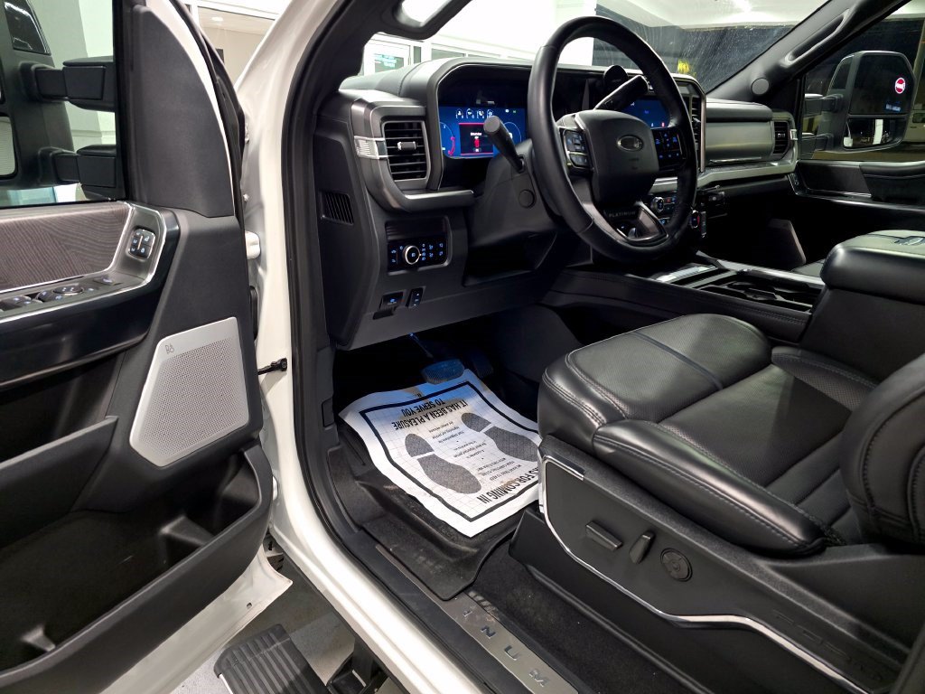 Used 2025 Ford F350 Platinum w/ FX4 Off-Road Package AWD/4WD image 19