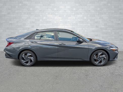 New 2025 Hyundai Elantra Sport image 4