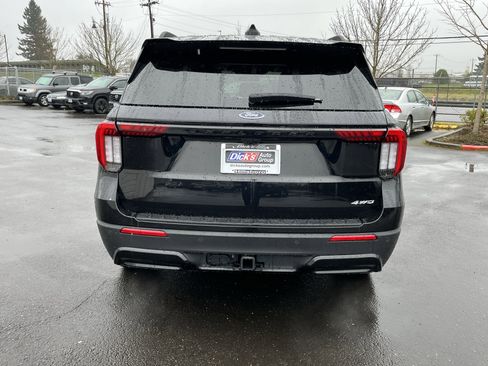 Used 2025 Ford Explorer ST-Line w/ ST-Line Street Pack image 4