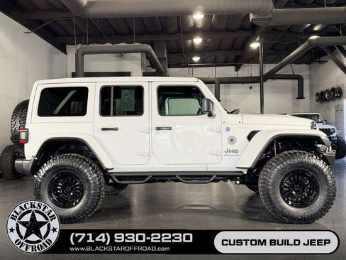 Used 2025 Jeep Wrangler Unlimited Sahara w/ Safety Group AWD/4WD image 7