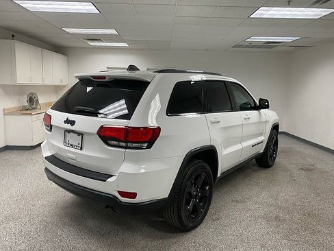 Used 2019 Jeep Grand Cherokee Laredo image 5