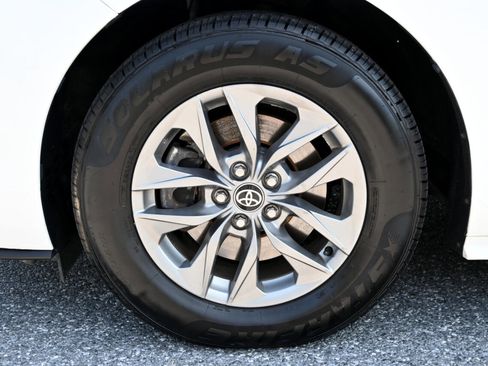 Used 2021 Toyota Sienna LE image 13