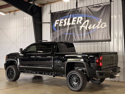 Used 2018 GMC Sierra 2500 SLT w/ Duramax Plus Package AWD/4WD image 4