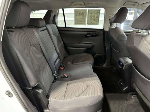 Used 2020 Toyota Highlander LE image 12